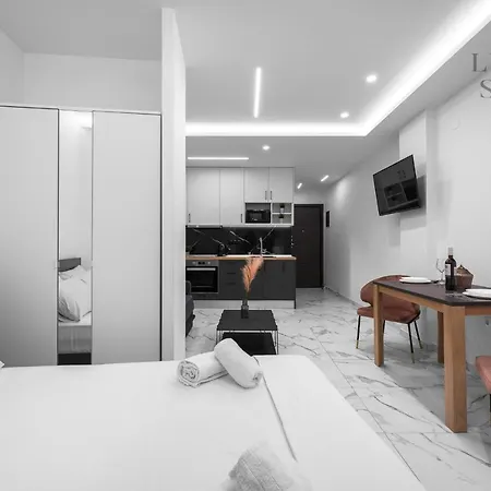 Adoorable, The Luxury Apartment *